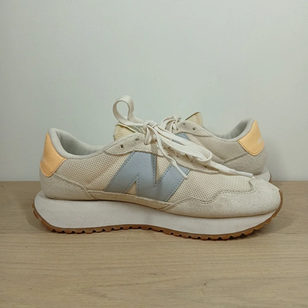 New Balance 237 Sneakers Womens 7.5 Cream Gray Suede Mesh Retro Platform Runner